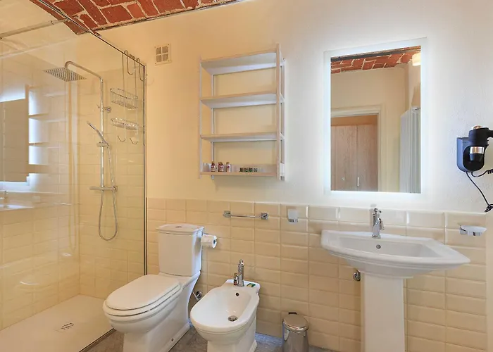 Gelsi - Quaint And Charming With Pool! *