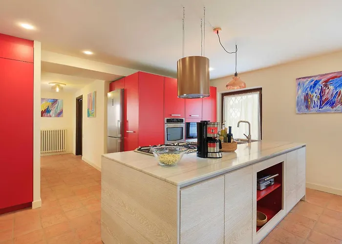 Willa Gelsi - Quaint And Charming With Pool! *